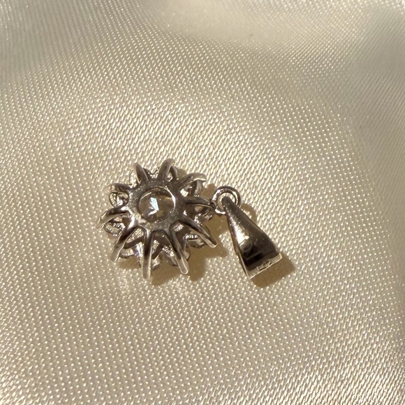 Flawless 2ct Moissanite snowflake silver pendant - Picture 4 of 7